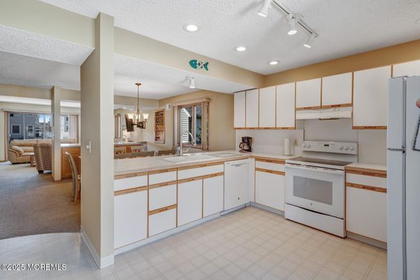 Chandelier, Dining room, Interior, Kitchen, Recessed Lighting