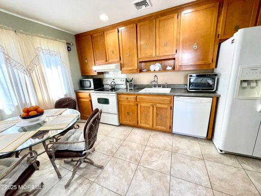 Dining room, Interior, Kitchen, Recessed Lighting