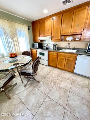 Dining room, Interior, Kitchen, Recessed Lighting