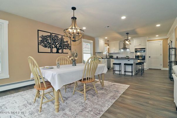 Chandelier, Dining room, Interior, Kitchen, Pendant Lights, Recessed Lighting, Wood Texture Flooring