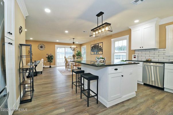 Chandelier, Dining room, Interior, Kitchen, Pendant Lights, Recessed Lighting, Wood Texture Flooring