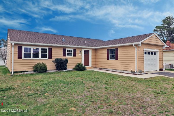 Attached, Exterior, Facade, Ranch