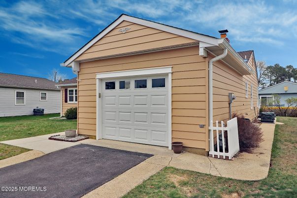 Detached Garage, Exterior