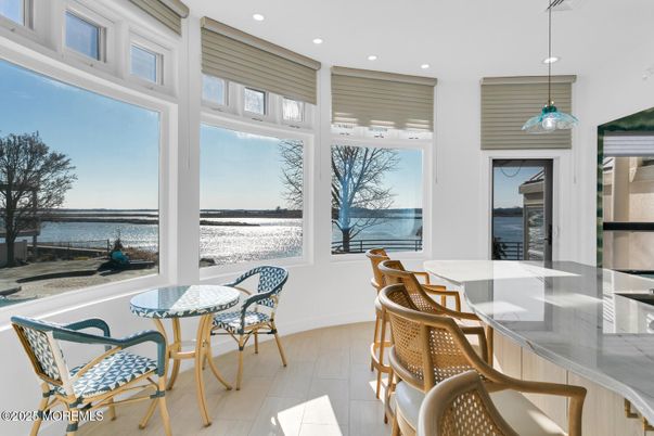 Dining room, Interior, Pendant Lights, Recessed Lighting, Water