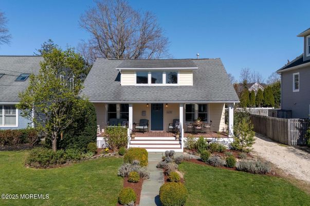 Exterior, Facade, Cape Cod