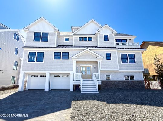 Attached, Exterior, Facade, Rowhouse