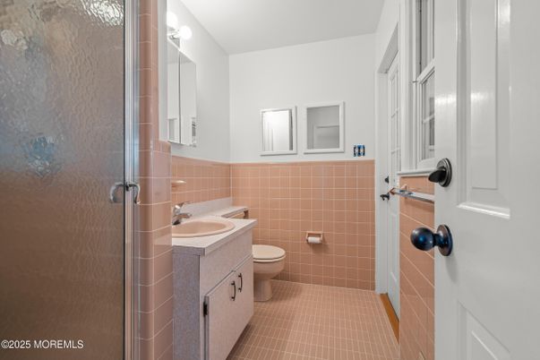 Bathroom, Interior, Tile Countertops