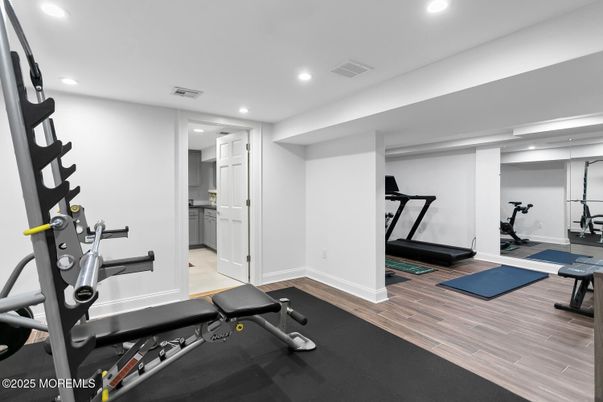Fitness Equipment, Interior, Recessed Lighting, Wood Texture Flooring