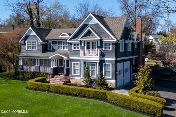 Exterior, Facade, Queen Anne Victorian