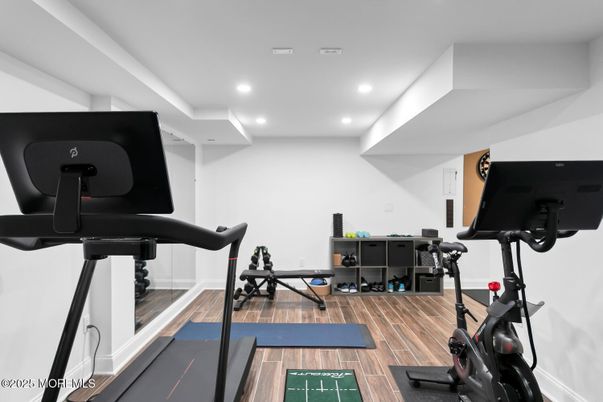 Fitness Equipment, Interior, Recessed Lighting, Wood Texture Flooring