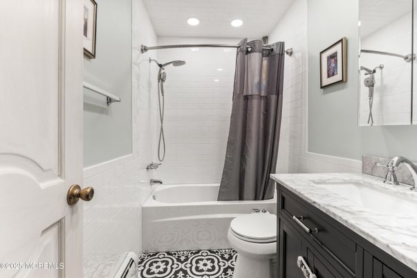 Bathroom, Interior, Recessed Lighting