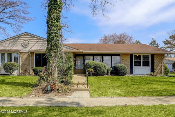 Exterior, Facade, Brick Facade, Ranch