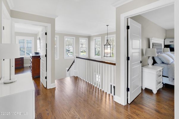 Interior, Pendant Lights, Wood Texture Flooring