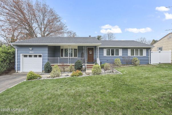 Attached, Exterior, Facade, Ranch