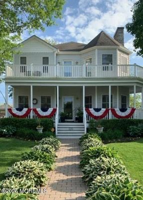 Exterior, Facade, Queen Anne Victorian
