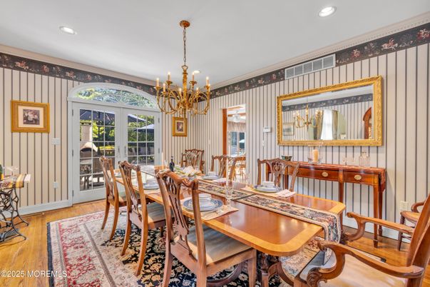 Chandelier, Dining room, Interior, Recessed Lighting, Wood Texture Flooring