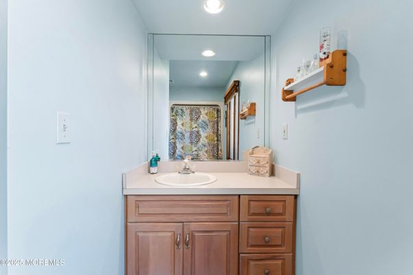 Bathroom, Interior, Recessed Lighting