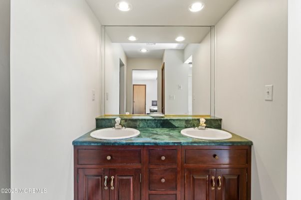 Bathroom, Dual Sink Vanities, Interior, Recessed Lighting