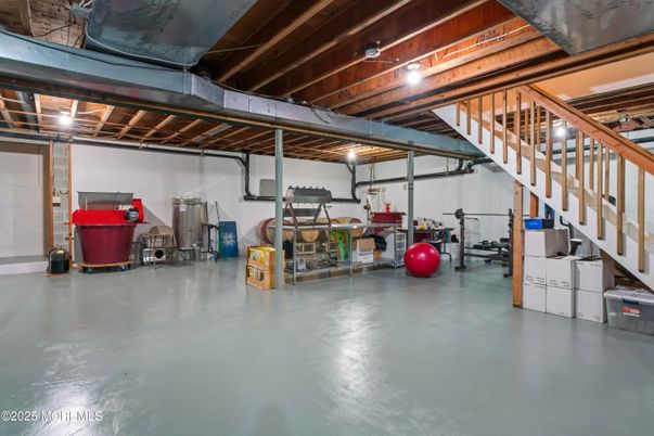 Fitness Equipment, Garage, Interior, Wooden Beams