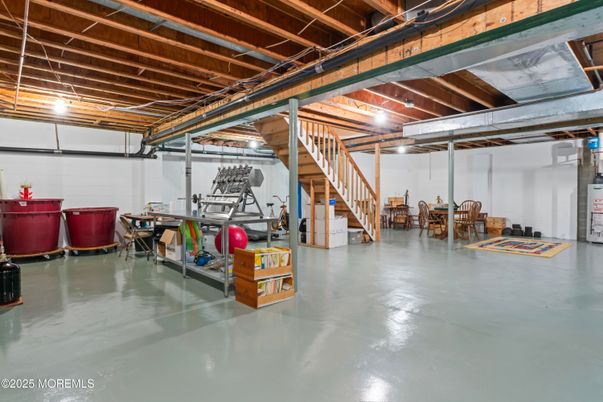 Garage, Interior, Wooden Beams