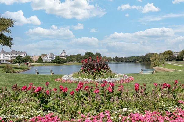 Exterior, Lake