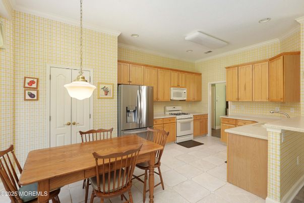 Dining room, Interior, Kitchen, Pendant Lights, Recessed Lighting, Stainless Steel Appliances