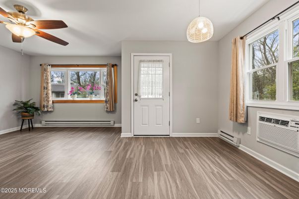 Interior, Pendant Lights, Wood Texture Flooring