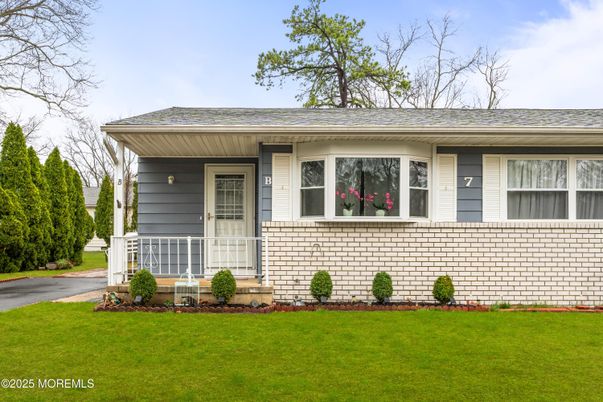 Exterior, Facade, Ranch
