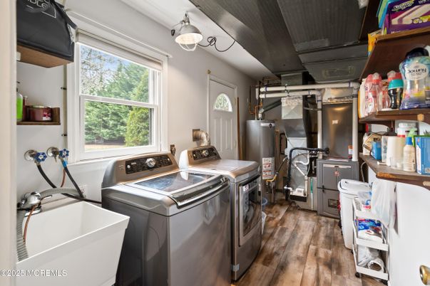 Interior, Washer, Wood Texture Flooring