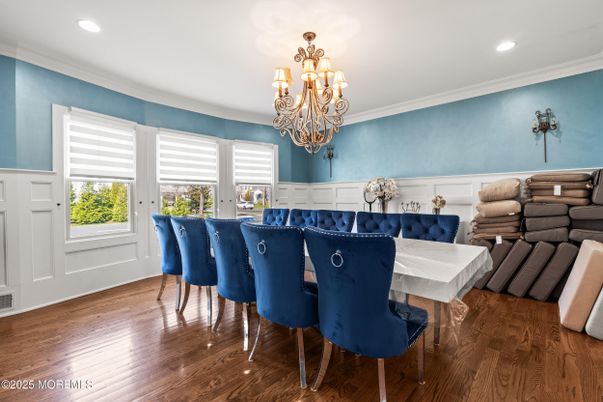 Chandelier, Dining room, Interior, Living room, Recessed Lighting, Wood Texture Flooring
