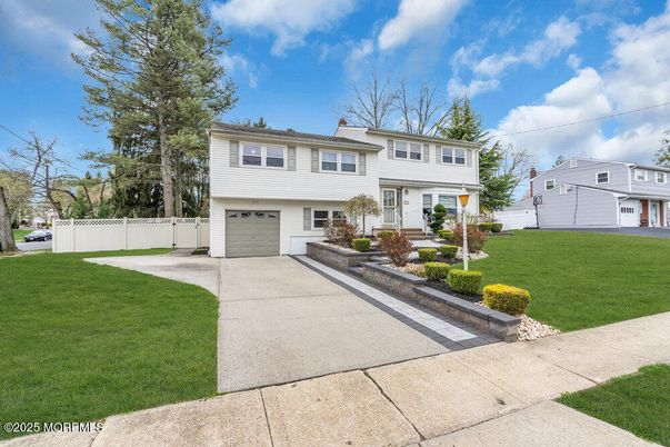 Attached, Exterior, Facade, Raised Ranch
