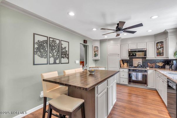 Dining room, Interior, Kitchen, Recessed Lighting, Wood Texture Flooring