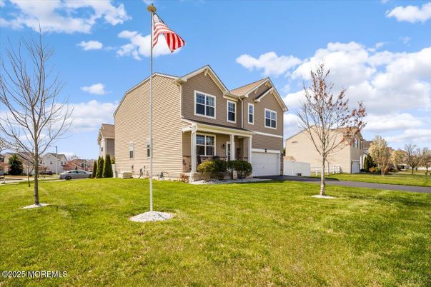 Attached, Exterior, Facade, Cape Cod
