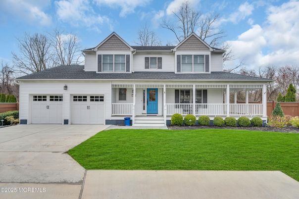 Attached, Exterior, Facade, Farmhouse