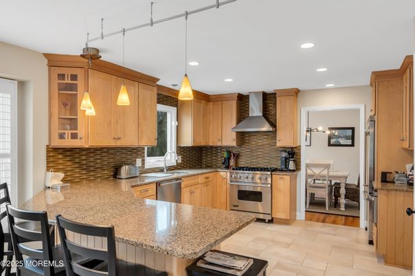 Dining room, Interior, Kitchen, Pendant Lights, Recessed Lighting, Stainless Steel Appliances