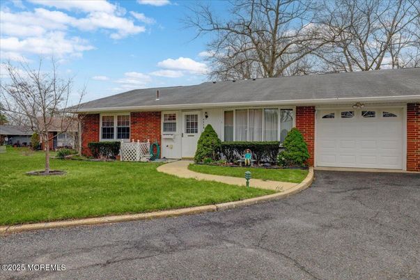 Attached, Exterior, Facade, Brick Facade, Ranch