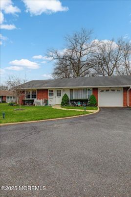 Attached, Exterior, Facade, Brick Facade, Ranch