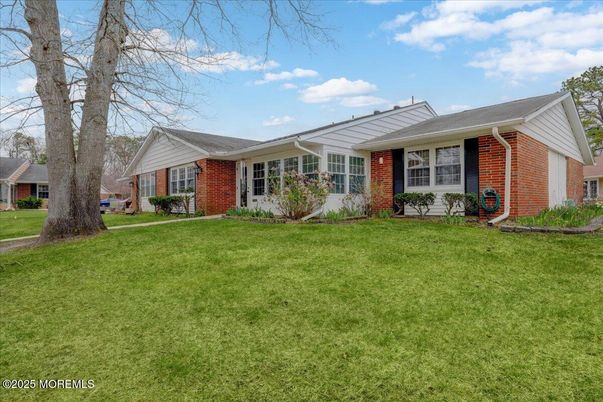 Exterior, Facade, Brick Facade, Ranch