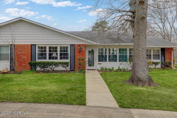 Exterior, Facade, Brick Facade, Ranch