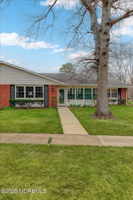 Exterior, Facade, Brick Facade, Ranch