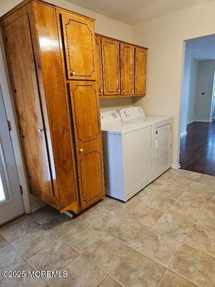 Interior, Washer, Wood Texture Flooring