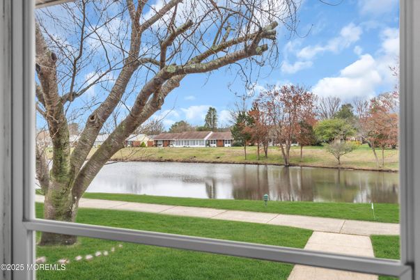 Exterior, Lake