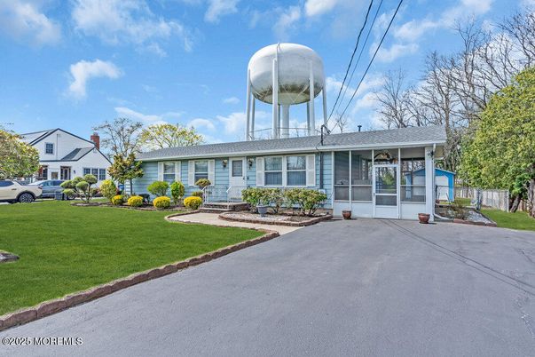 Exterior, Facade, Cape Cod
