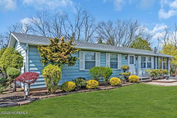 Exterior, Facade, Cape Cod