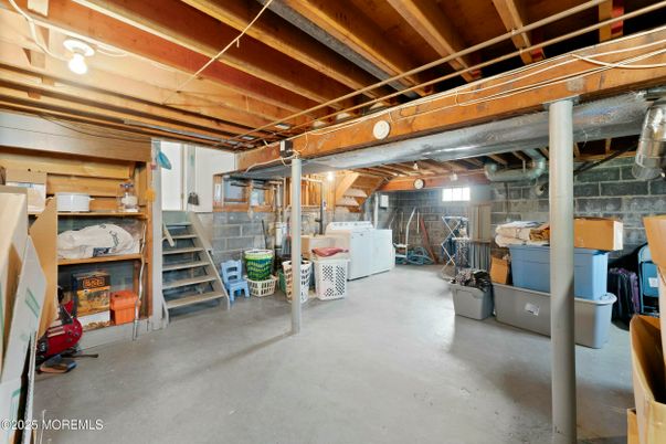Interior, Washer, Wooden Beams