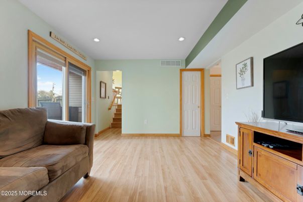 Interior, Recessed Lighting, Wood Texture Flooring
