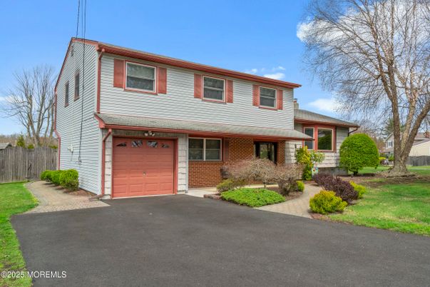 Attached, Exterior, Facade, Brick Facade, Split Level