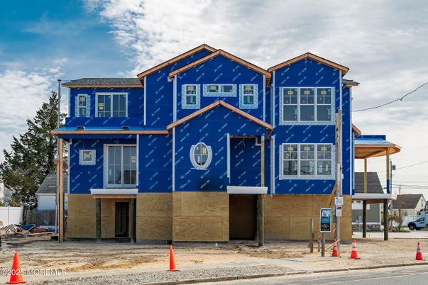 Exterior, Facade, Rowhouse