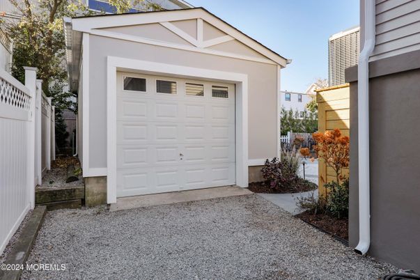 Detached Garage, Exterior