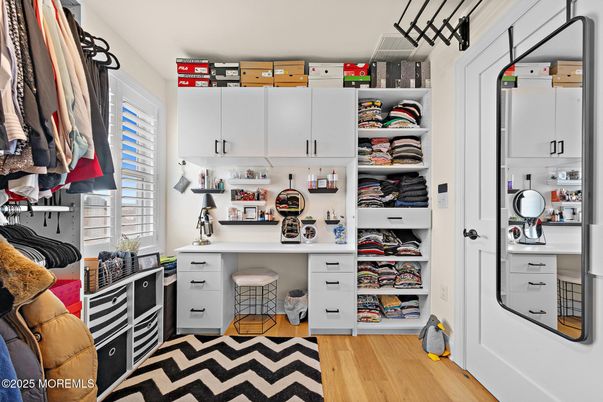 Interior, Washer, Wood Texture Flooring